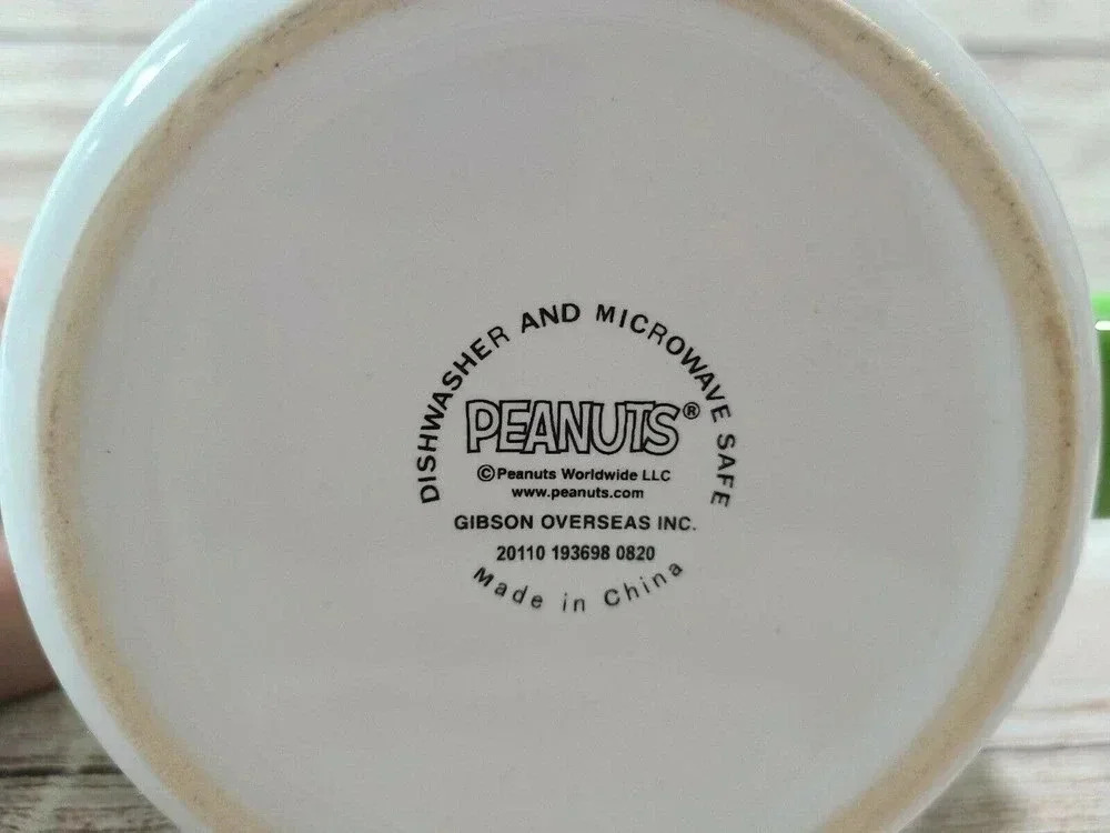 Gibson Peanuts Merry Christmas Coffee Mug Cup Green White Oversized - Picture 5 of 5